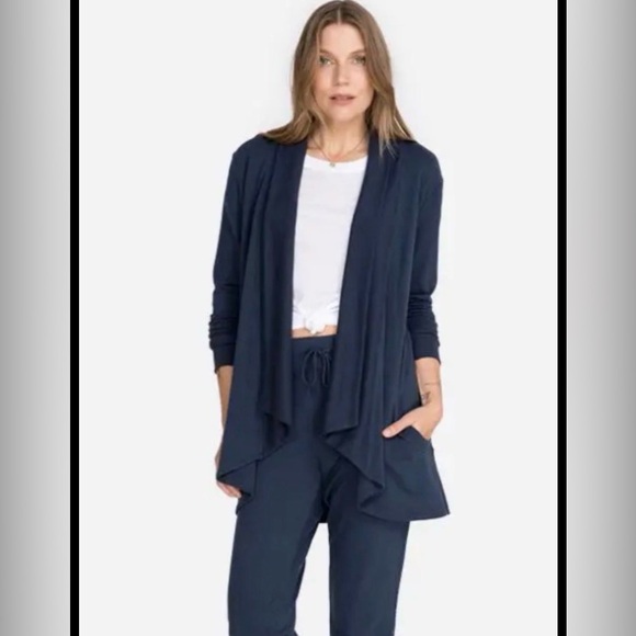 Johnny Was Sweaters - NWT Johnny Was Calme Fleece Long Draped Cardigan
Sustainable
Soft
Lounge
$198
M